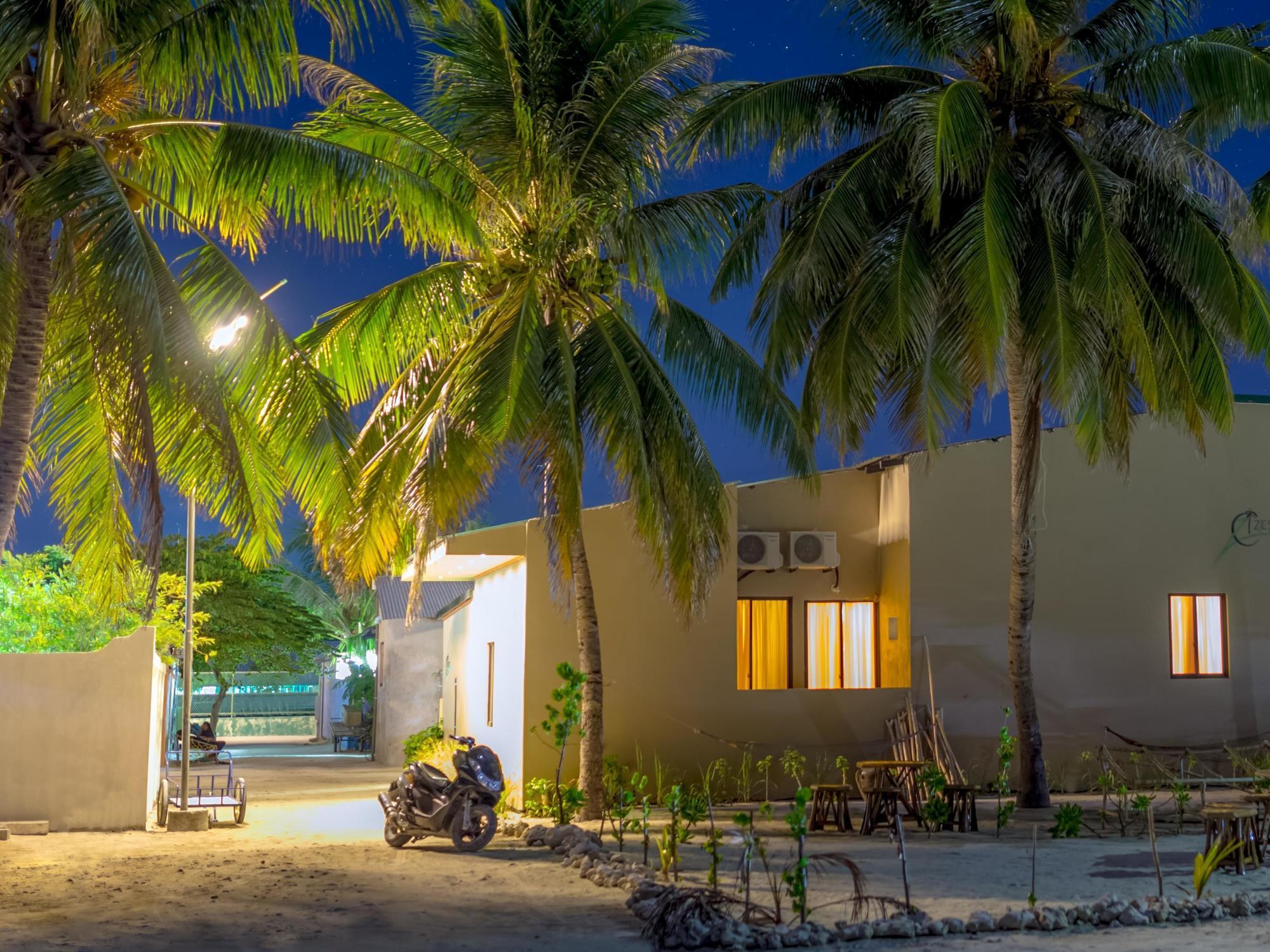 Zest Cabana Hotel Maafushi Exterior photo